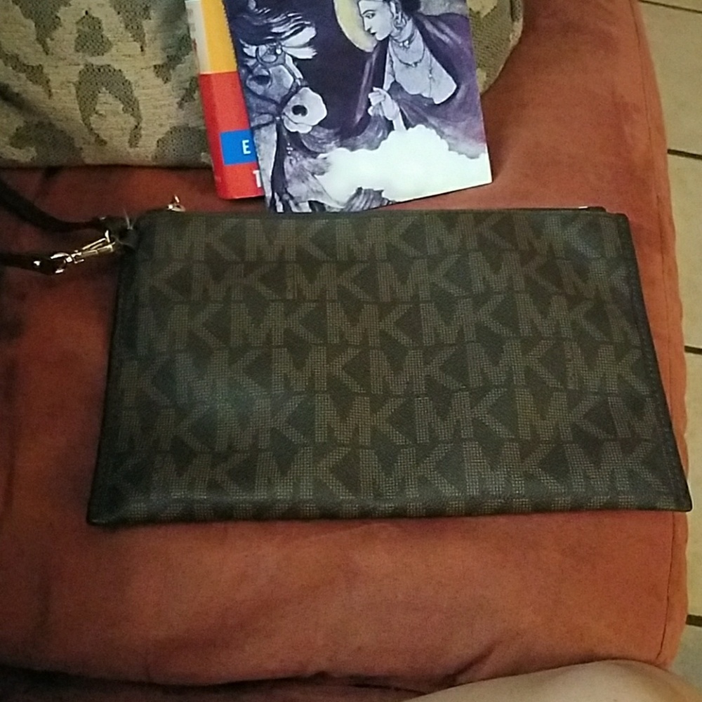 Michael Kors wristlet / wallet